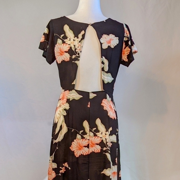 Open Back Black Floral Maxi Dress with short sleeves NWOT - Picture 5 of 5